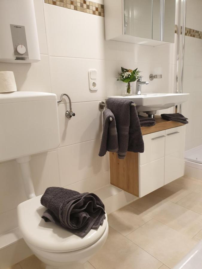 Neu Gemuetliche Ferienhaus Mit 3 Ferienwohnungen "Max " , " Leonore " Und "Beatrice" Халленберг Экстерьер фото